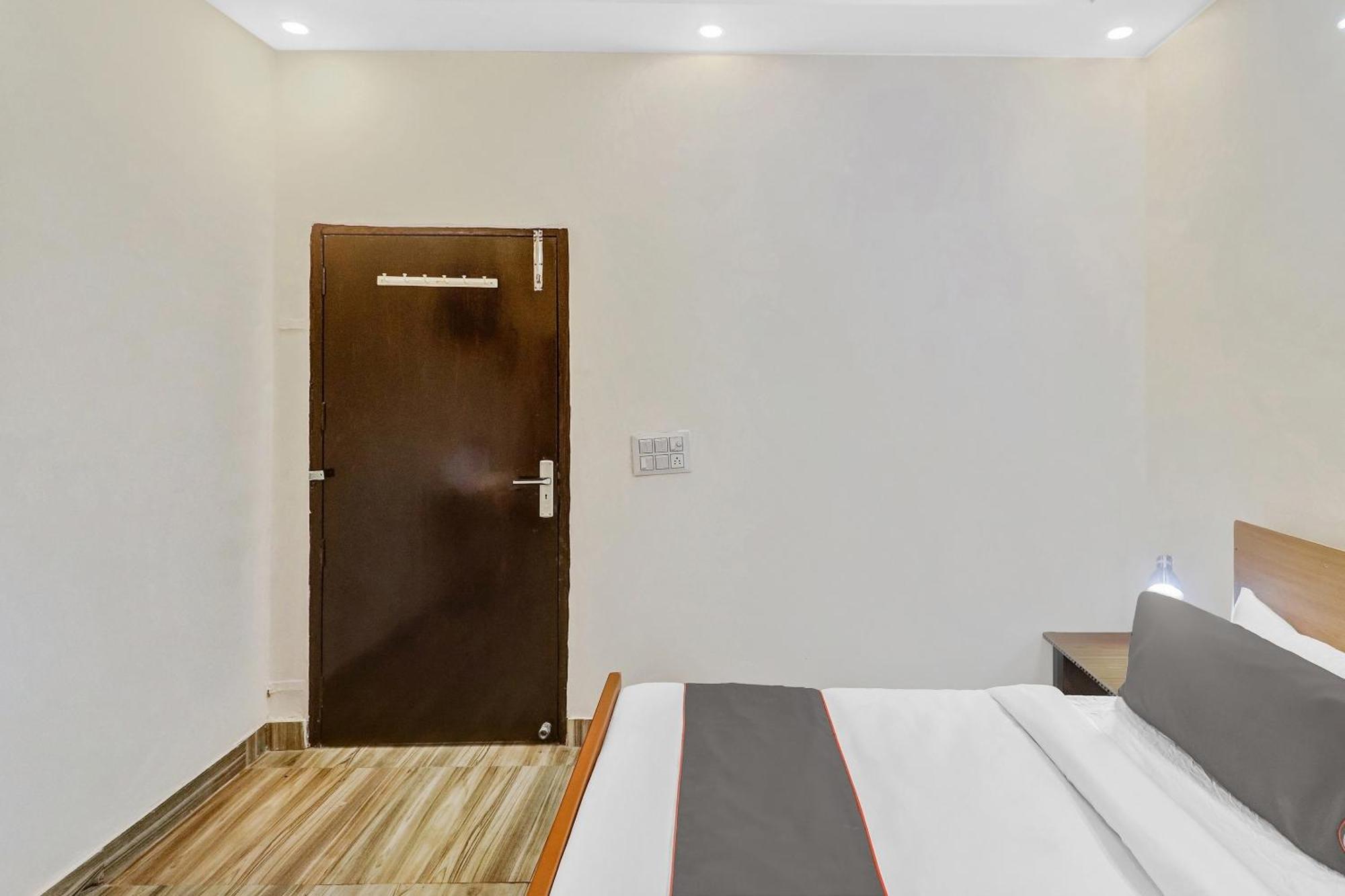 Super Capital O Moody Inn دلهي المظهر الخارجي الصورة