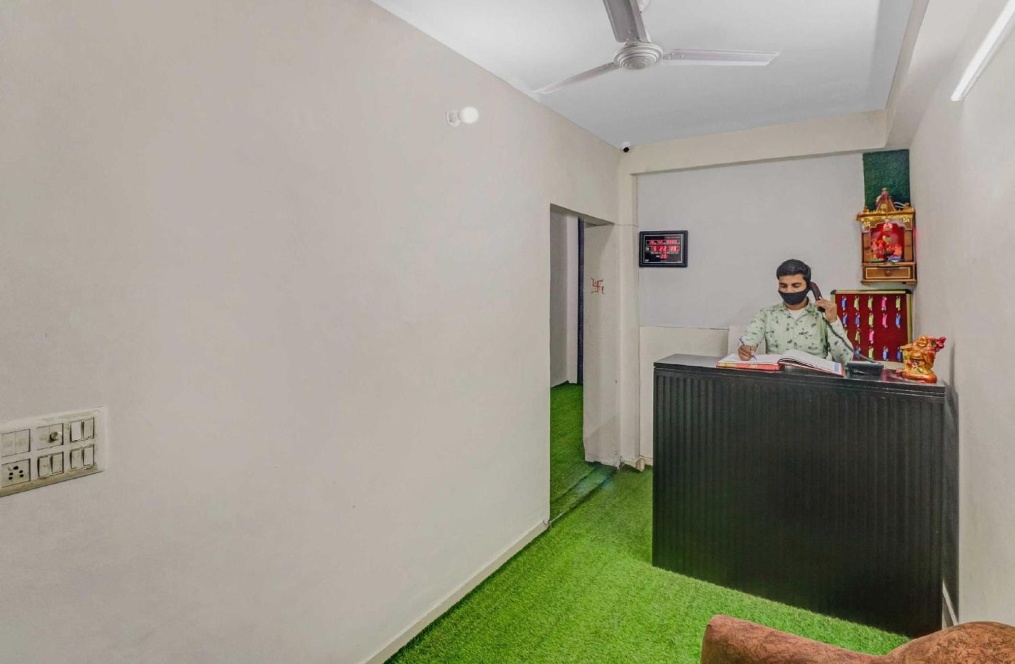 Super Capital O Moody Inn دلهي المظهر الخارجي الصورة